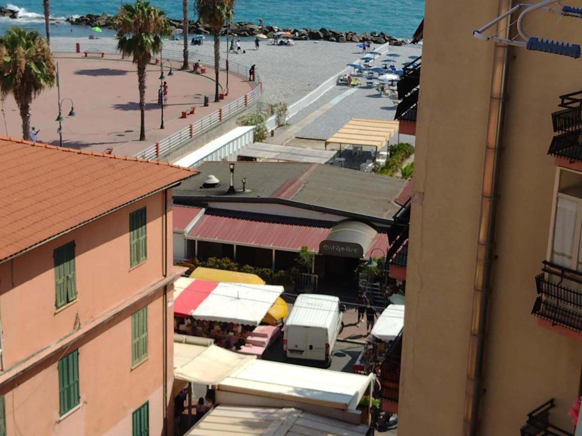 Apartamento Casa Fronte Mare Ventimiglia Exterior foto